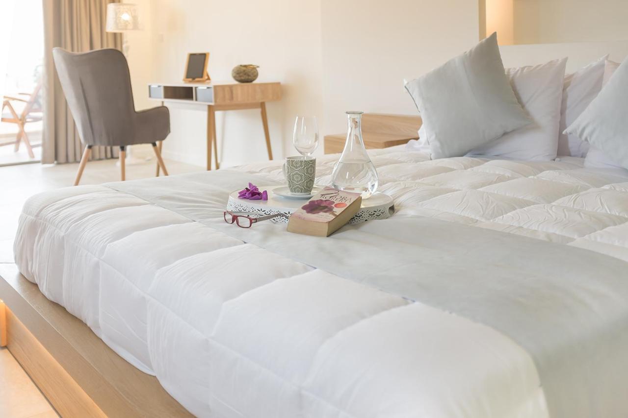 Lilium Luxury Suites Agia Marina Buitenkant foto