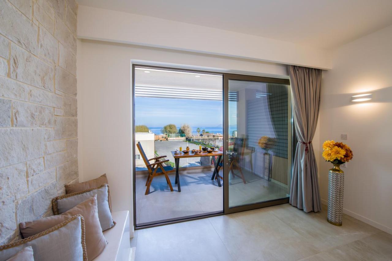 Lilium Luxury Suites Agia Marina Buitenkant foto